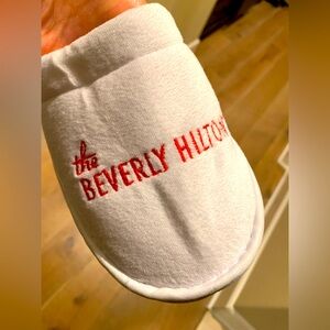 Beverly Hilton White Slippers NWOT
